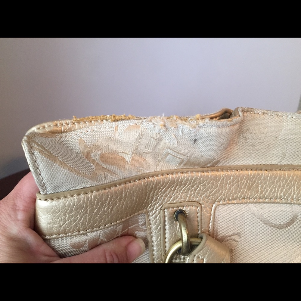 COACH PURSE(PLZ READ) - Picture 3 of 8